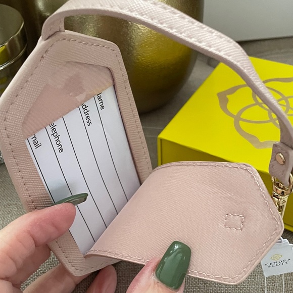 ✨Kendra Scott Champagne Luggage Tag with Gold Accents✨NWT SOLD OUT in stores - Picture 5 of 7